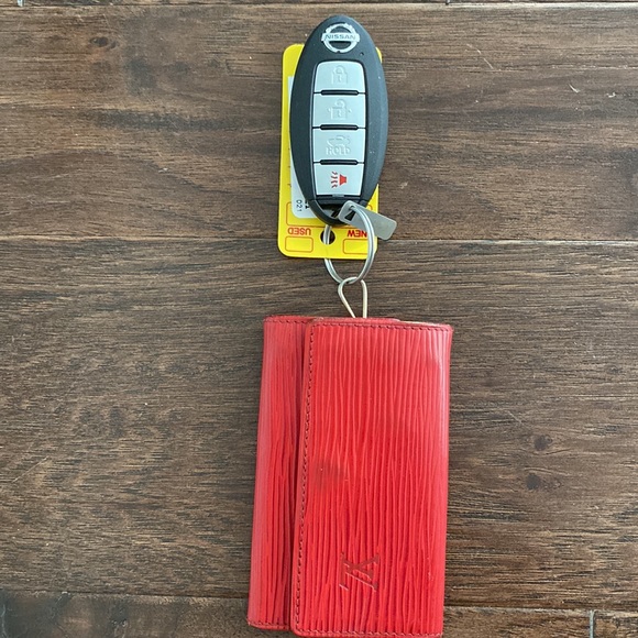 Louis Vuitton Epi Key Holder Red GUC - Picture 9 of 11
